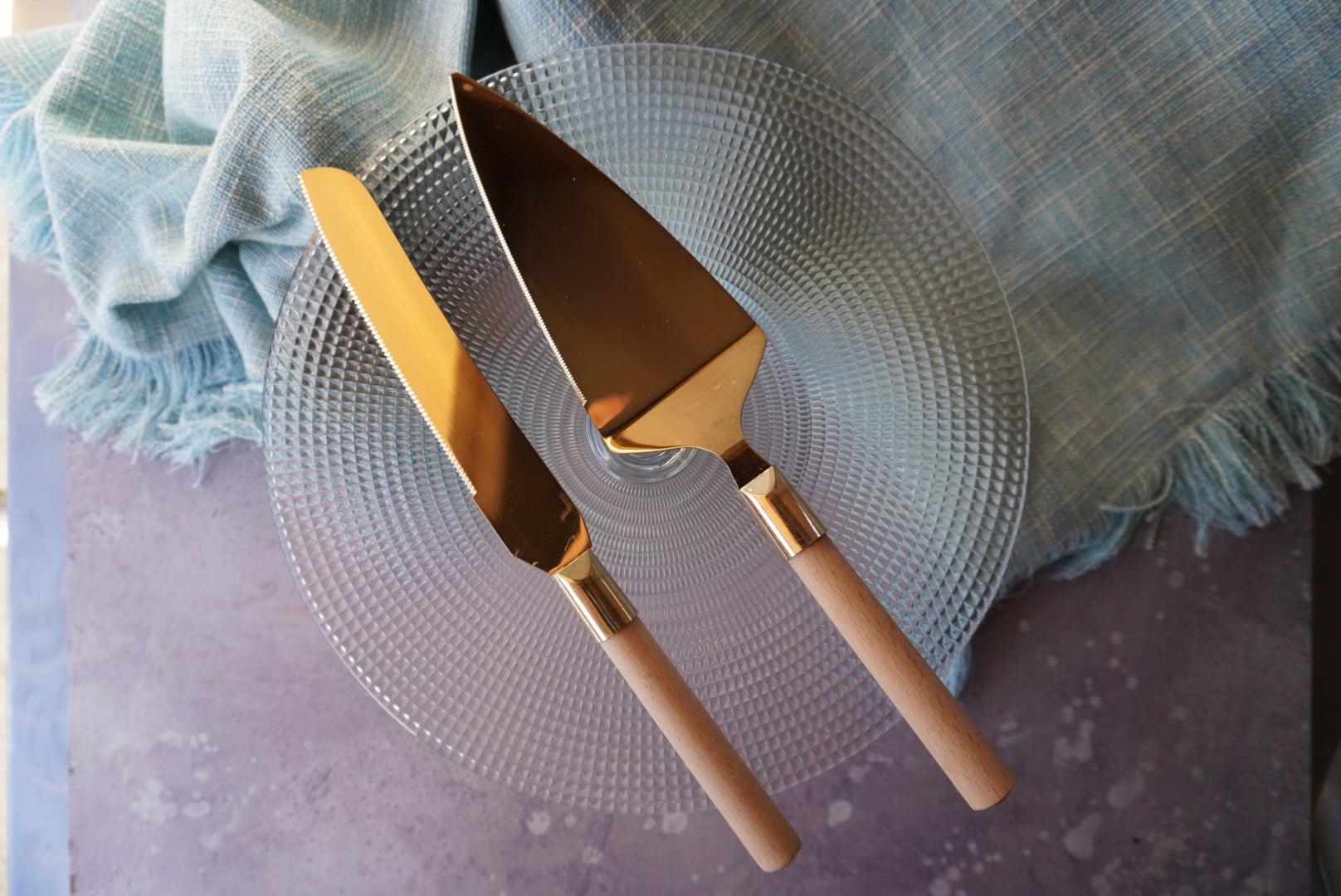 Wooden Handle Golden Cake Carving Set